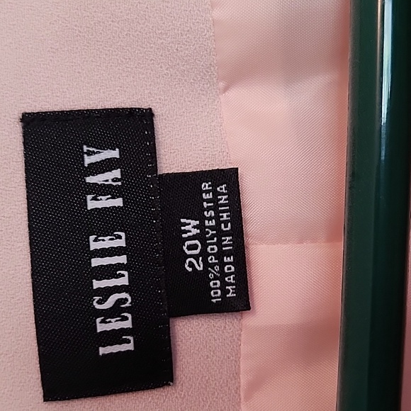 Two piece skirt and jacket suit set - Picture 2 of 6